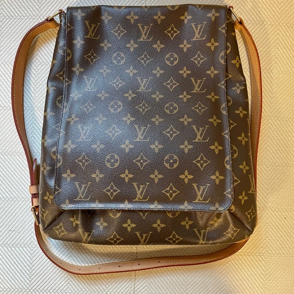 Louis Vuitton Musette Salsa Monogram GM - Picture 3 of 5